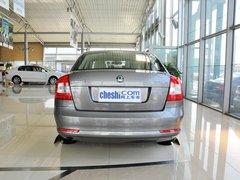 斯柯达 明锐 1.6L MT/AT 车辆正后方尾部视角