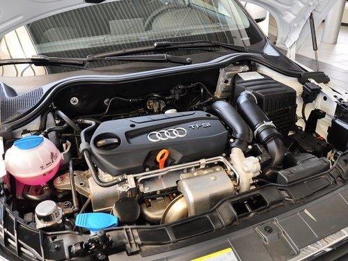 奥迪(进口) A1 30TFSI 1.4T 发动机主体特写