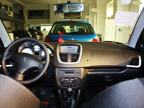 东风标致 207三厢 1.4L MT 中控台整体