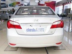 北京现代 1.6L 自动 车辆正后方尾部视角