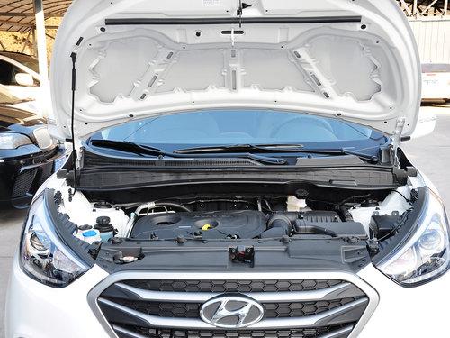 北京现代 改款 GL 2.0L 自动 发动机局部特写