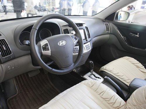 北京现代 1.6L 自动 中控台左侧