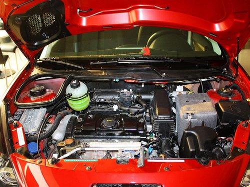 东风标致 207三厢 1.4L MT 发动机局部特写