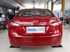 北京现代 1.6L 手动 车辆正后方尾部视角