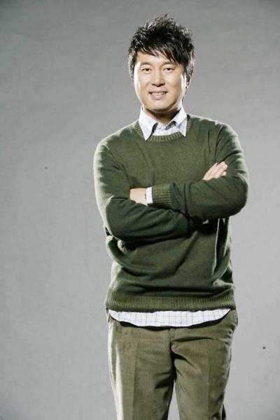 满文军回忆5年前吸毒事件:惧怕无时不在-中新网