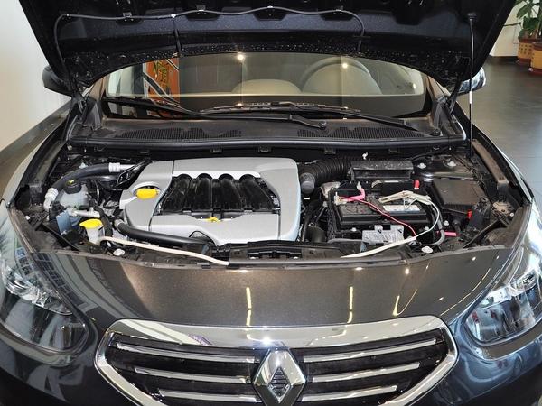 雷诺 2.0l cvt 发动机局部特写
