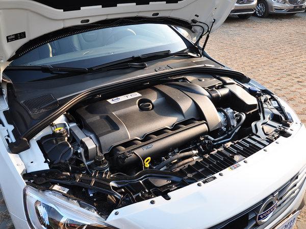 沃尔沃(进口) 3.0t 自动 发动机主体特写