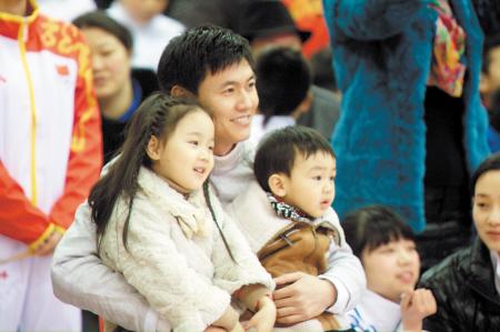 击剑王子变身温柔奶爸 仲满:带孩子比击剑累(图)