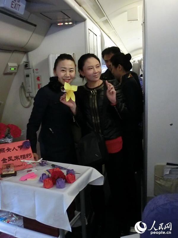 高清:国航举办“靓丽女人节 金凤来相约”主题活动【7】