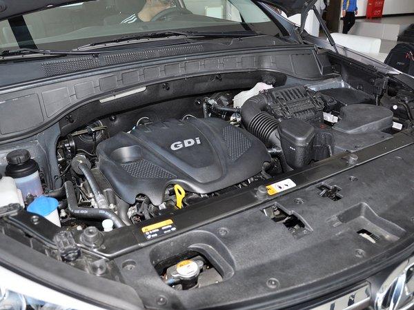 北京现代 2.4l 自动 发动机主体特写