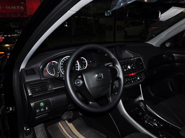 广汽本田 2.0L LX CVT 中控台左侧