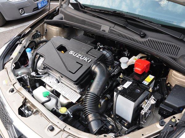 长安铃木 酷锐 1.6L 手动 发动机主体特写