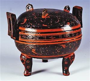 汉代流行漆鼎作为盛食器木胎胎厚体形稳重