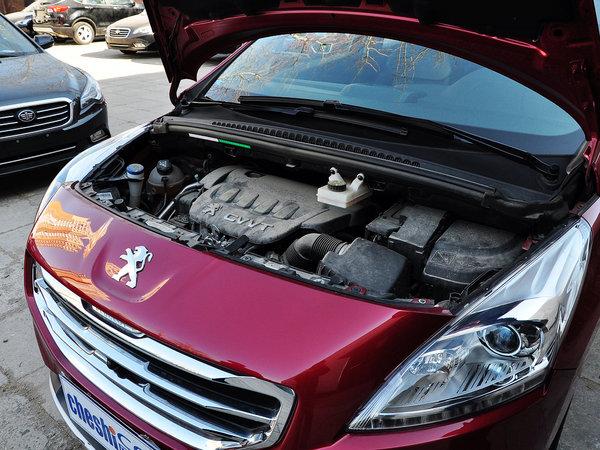 东风标致 2.0L 自动 发动机主体特写