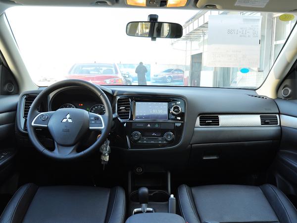 三菱(进口) 2.0L CVT 中控台整体
