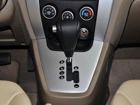 北京现代 2.0L 自动 挂档把手特写