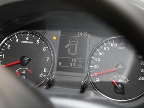 东风日产 2.5L CVT 方向盘后方仪表盘