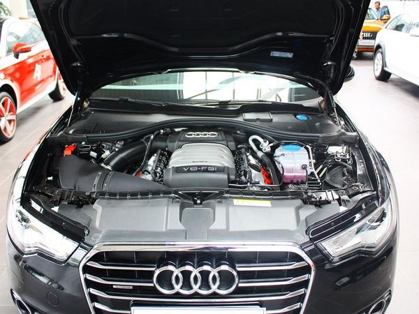 一汽奥迪 35 FSI quattro DCT 发动机局部特写