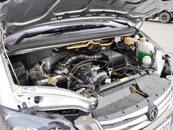 东风风行 M3 1.6L 手动 发动机主体特写