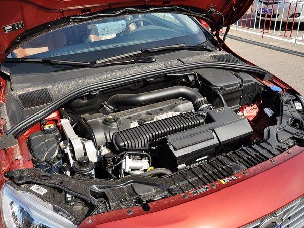 沃尔沃(进口) T5 2.0T 自动 发动机主体特写