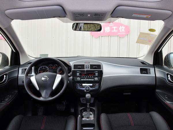 东风日产 1.6T M-CVT 中控台整体