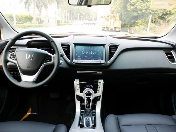 东风裕隆 1.8T 自动 中控台整体