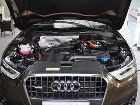 一汽奥迪 2.0T 发动机局部特写