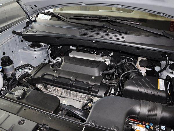 北京现代 2.0L 自动 发动机主体特写
