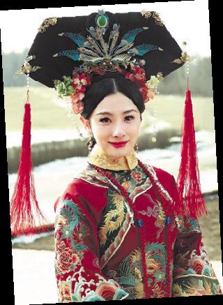 东方战场热拍刘璇穿凤袍演末代皇后婉容图