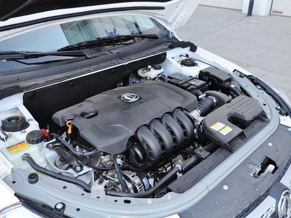 东风风神 1.5l 自动 发动机主体特写