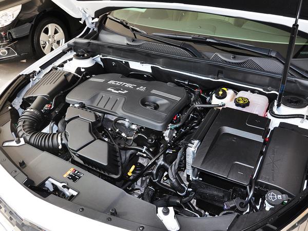 雪佛兰 2.4l 自动 发动机主体特写