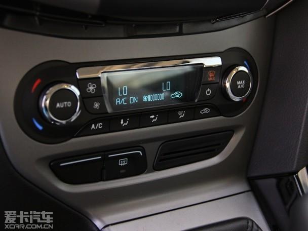 长安福特2012款新福克斯三厢