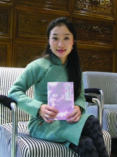 安意如出书写黄仲则称嫁人就嫁苏东坡图