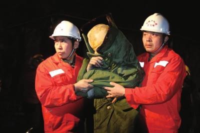 吉林铁路在建隧道塌方 12名工作人员成功脱困