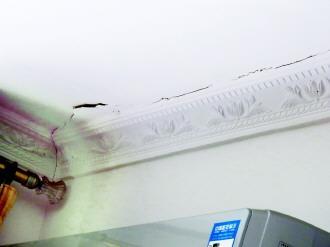 江苏楼盘施工致临近楼房现裂缝 开发商称安全