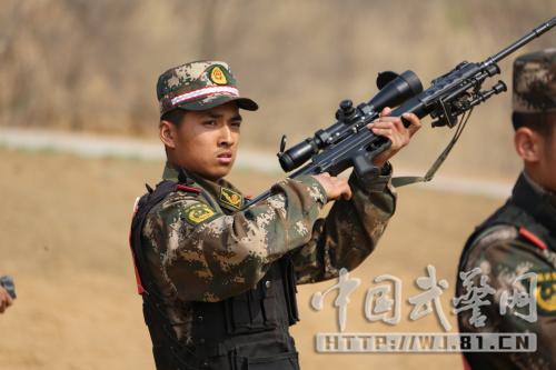 武警枪王对决:狙击手速记"恐怖分子"照片(图)-中新网