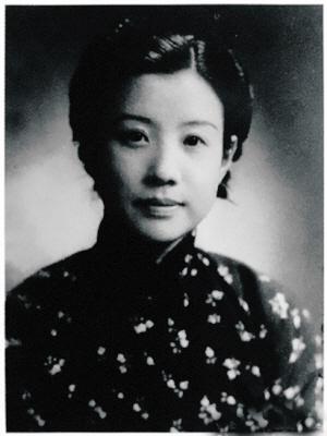 按住蒋介石脉搏的人———沈安娜1915年,沈安娜出生在江苏泰兴的一个