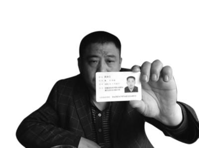 陈余江出示他的身份证一次住旅馆的经历,让潜山人陈余江偶然发现,自己