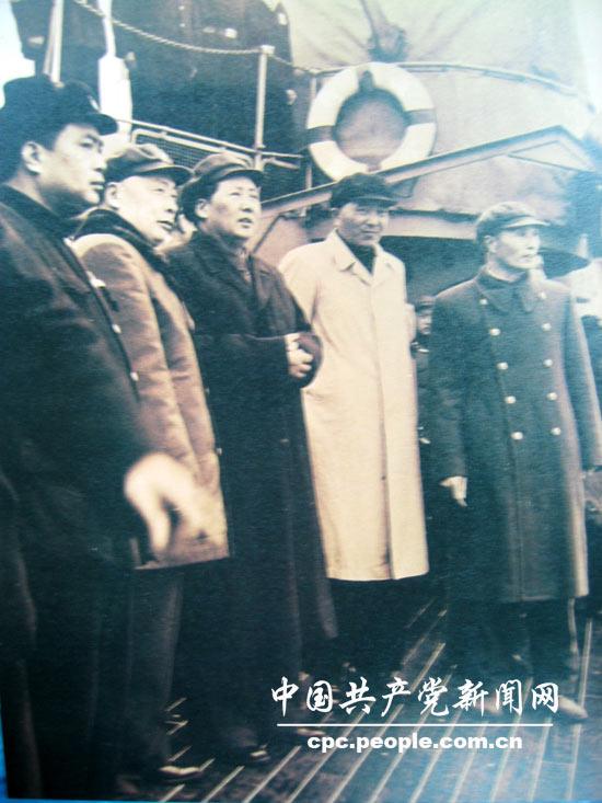  1953��2�£�ë����ϯ�Ӳ조�ϲ�����