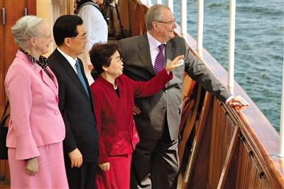 丹麦女王35年前访华曾与习仲勋会谈