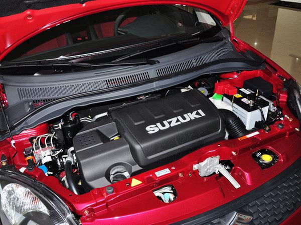 长安铃木 1.5l 手动 发动机主体特写