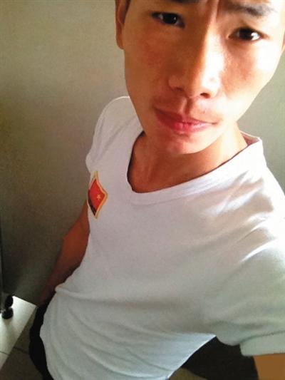 钱凌云刘杰昨日14时许,上海徐汇区龙吴路一高层居民楼突发火灾.