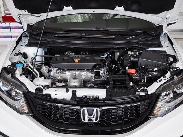 东风本田 1.8L 自动 发动机局部特写