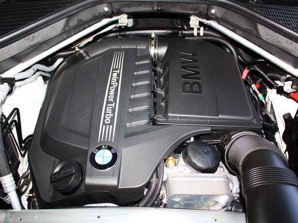宝马(进口) 3.0T 发动机主体特写