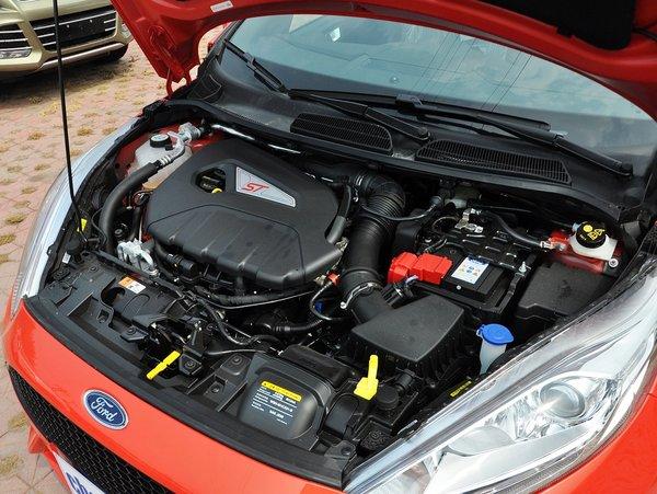 福特(进口) 1.6T 手动 发动机主体特写