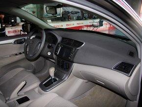 东风日产 1.6 XE CVT 中控台右侧