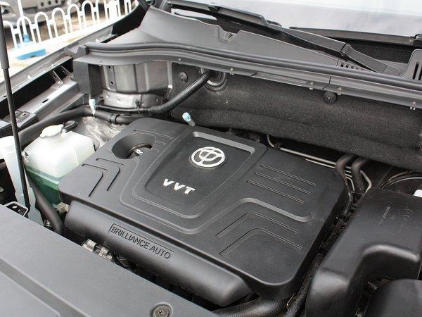 华晨中华 1.6L 自动 发动机主体特写