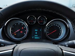 别克 1.6T 自动 方向盘后方仪表盘