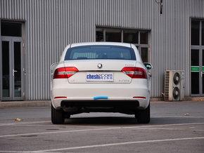 斯柯达 1.4T 手动 车辆正后方尾部视角