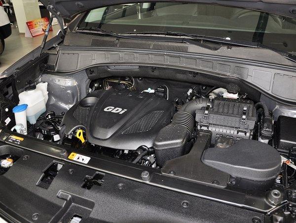 北京现代 2.4L 自动 发动机主体特写